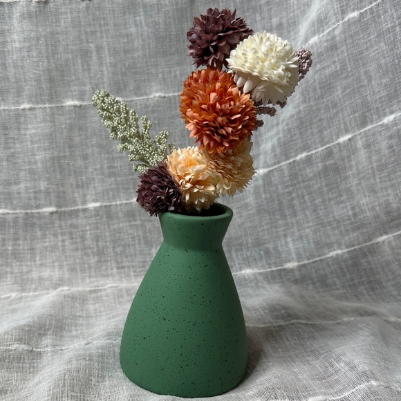Green Speckled Vase with Multicolor Artificial Flowers Purple Orange Peach Cream - Picture 1 of 11